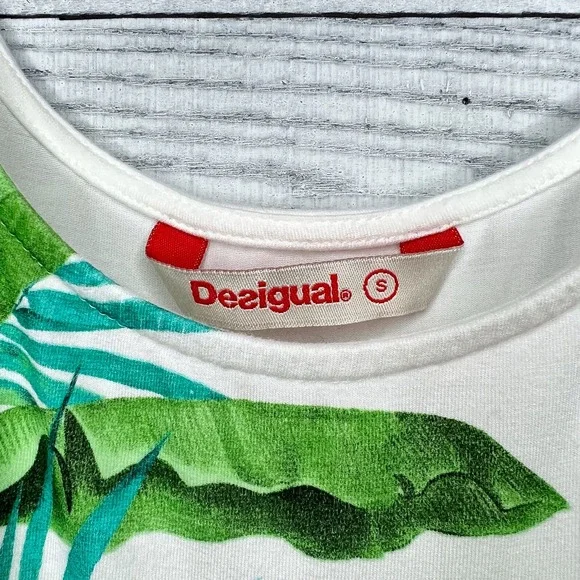 Desigual Tropical Sleeveless Top with Asymmetrical Hem - Picture 4 of 5